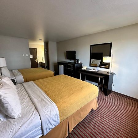 Rodeway Inn & Suites Madison East Екстериор снимка
