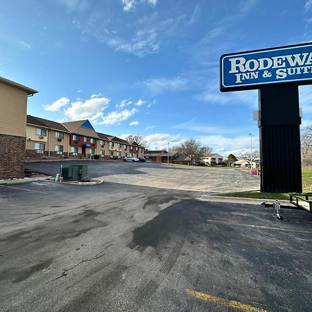 Rodeway Inn & Suites Madison East Екстериор снимка