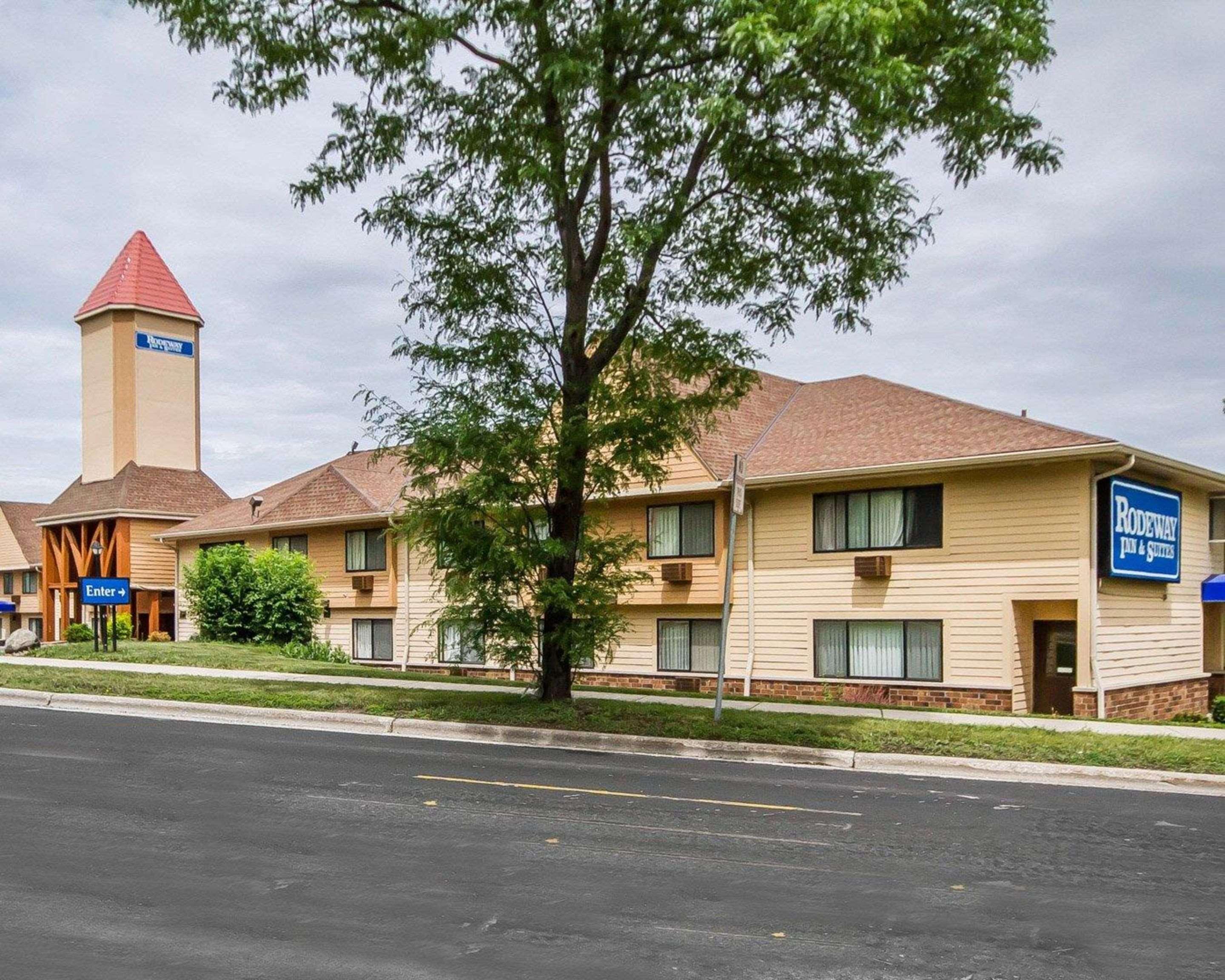 Rodeway Inn & Suites Madison East Екстериор снимка