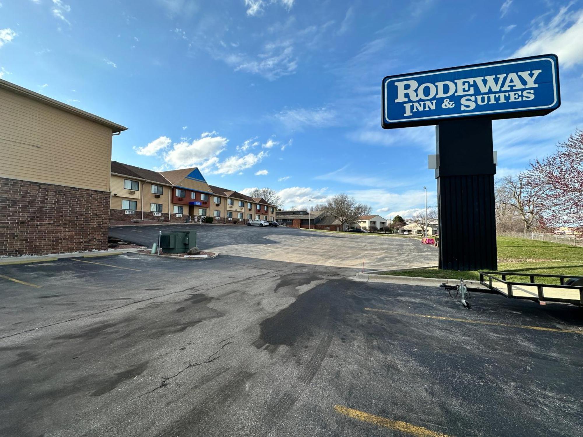Rodeway Inn & Suites Madison East Екстериор снимка