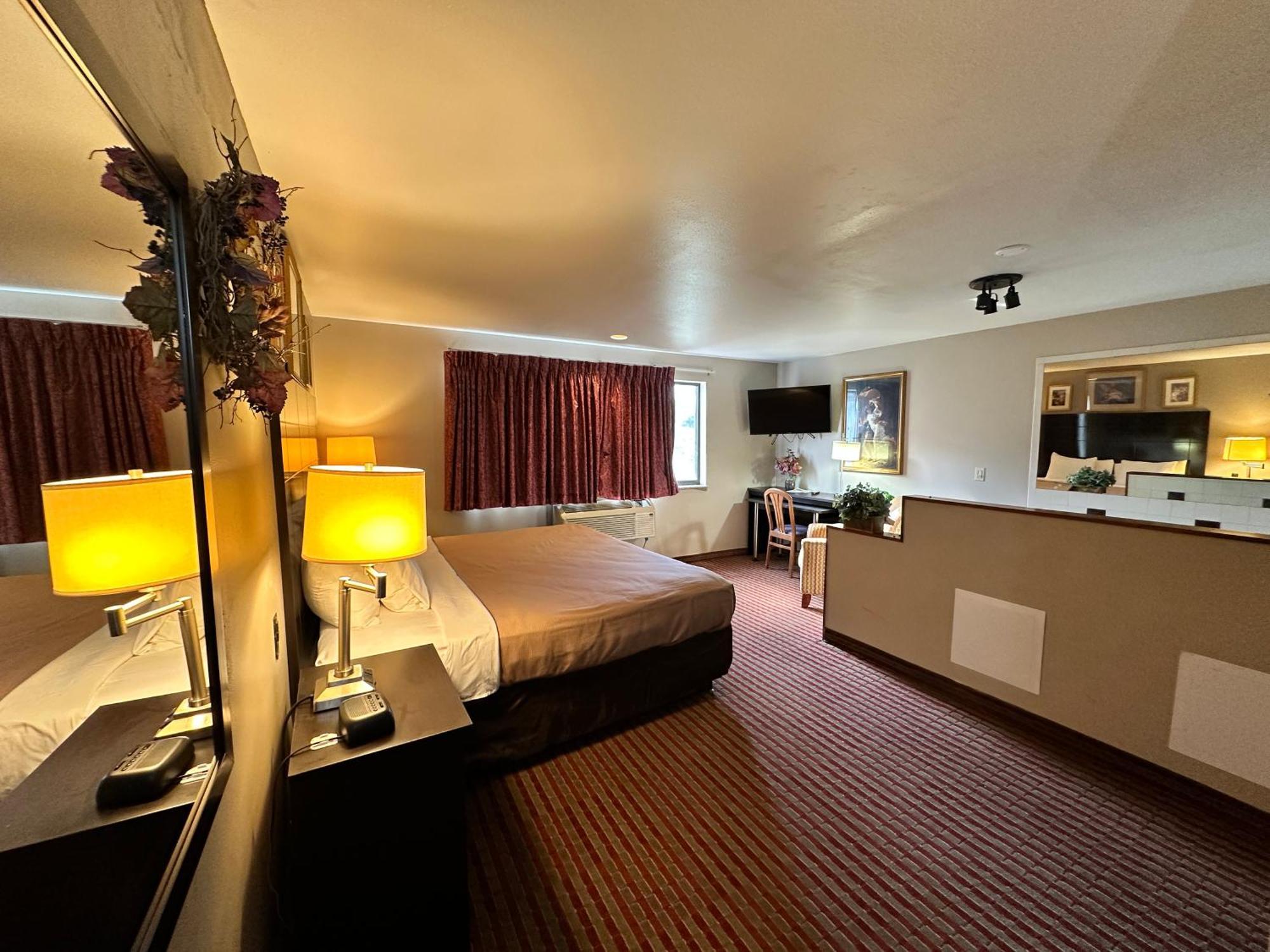 Rodeway Inn & Suites Madison East Екстериор снимка
