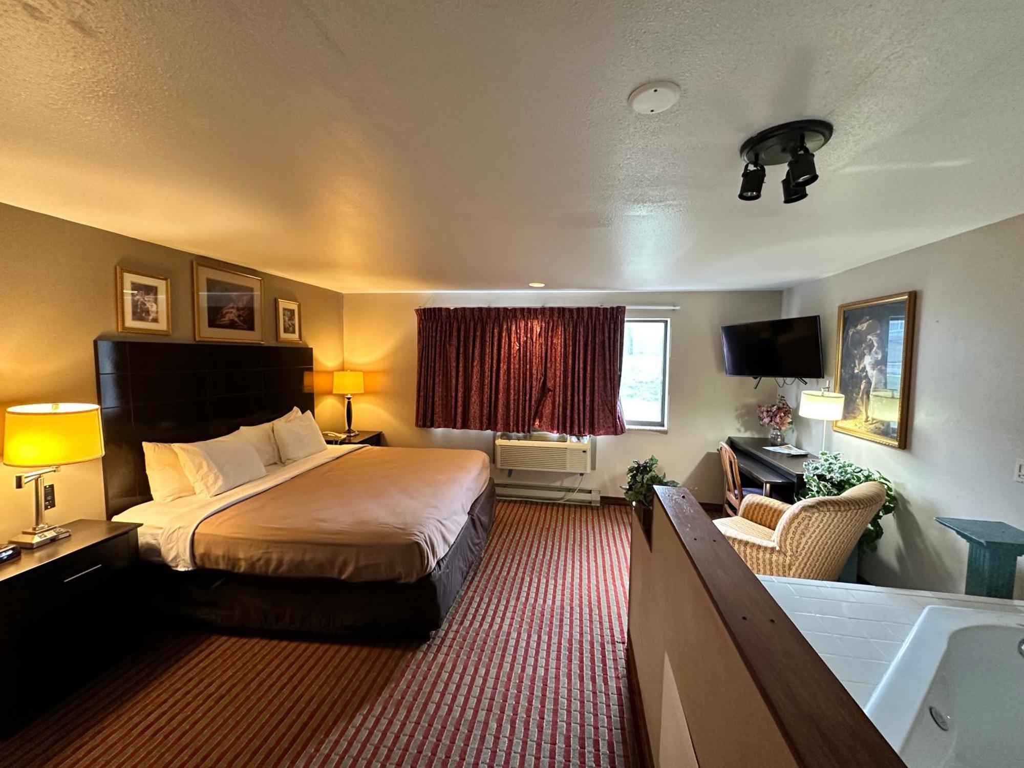 Rodeway Inn & Suites Madison East Екстериор снимка