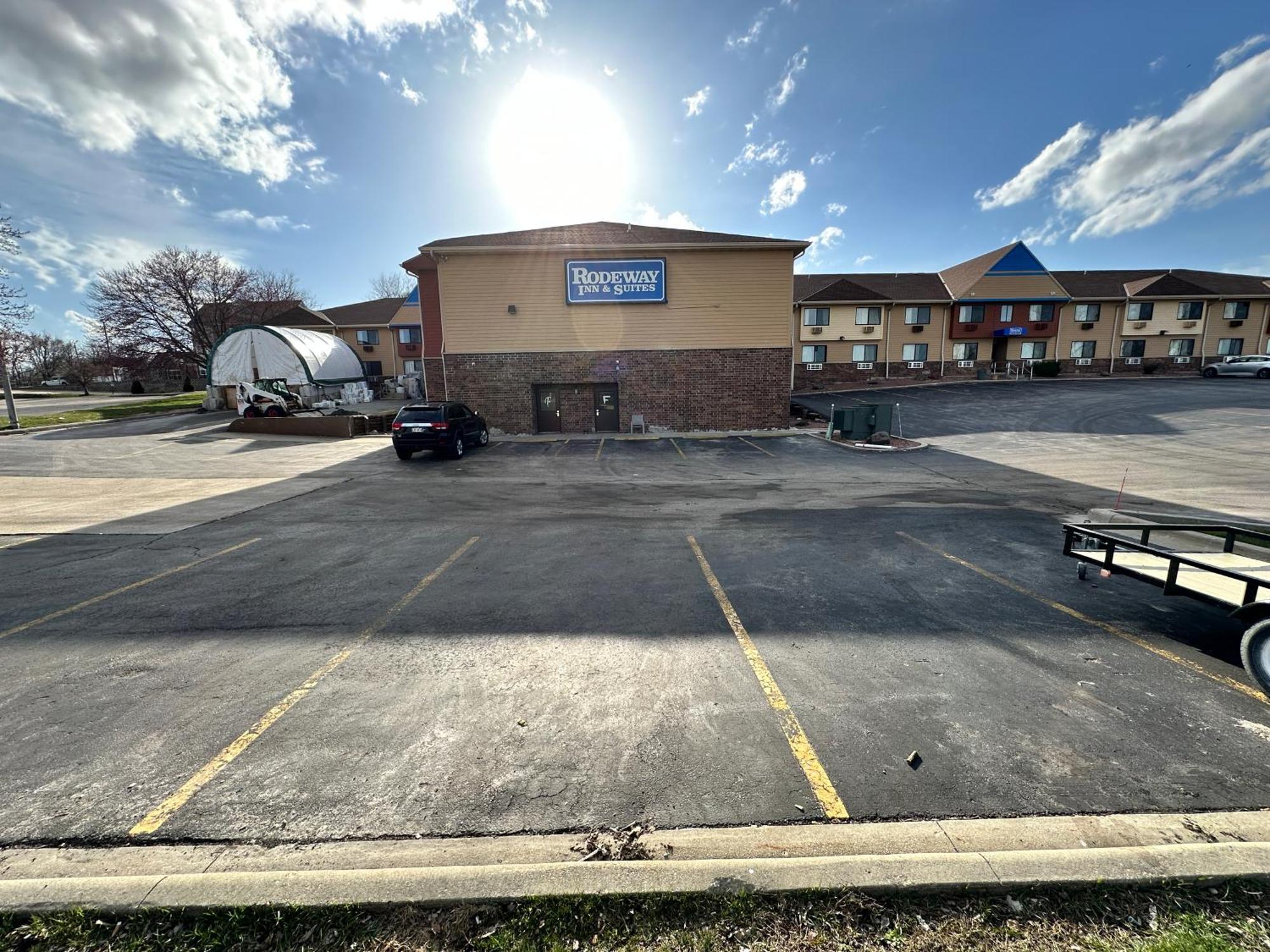 Rodeway Inn & Suites Madison East Екстериор снимка