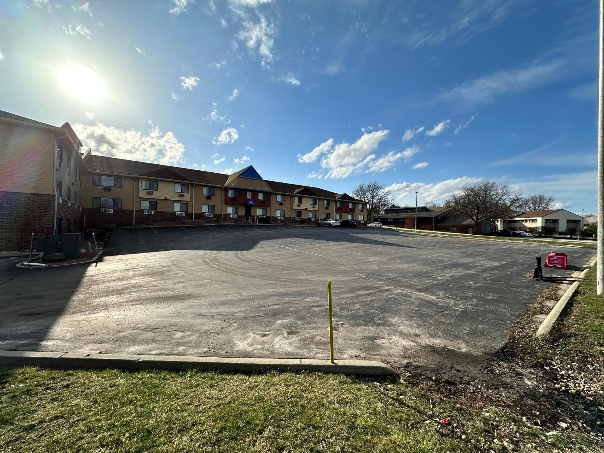 Rodeway Inn & Suites Madison East Екстериор снимка