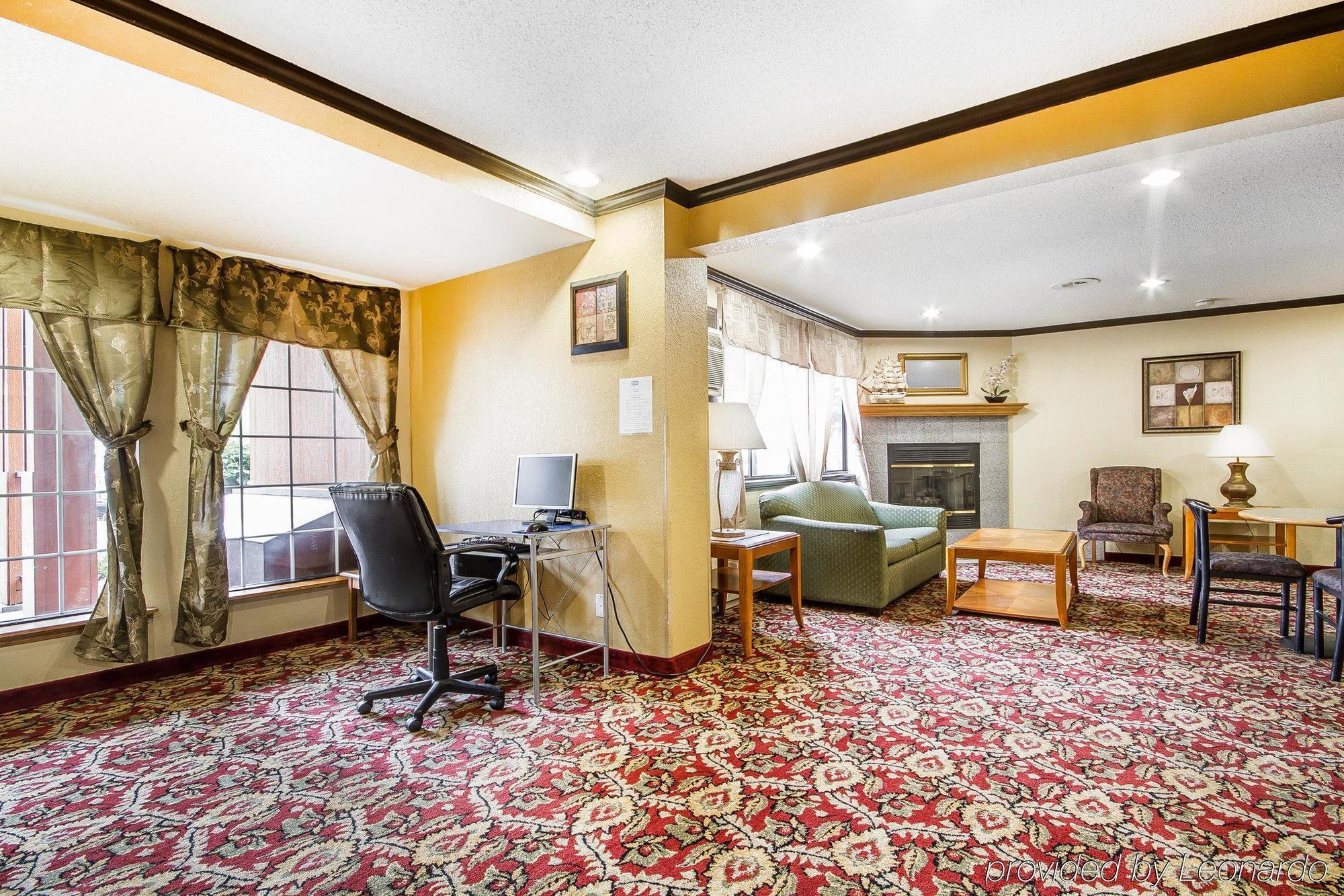 Rodeway Inn & Suites Madison East Екстериор снимка