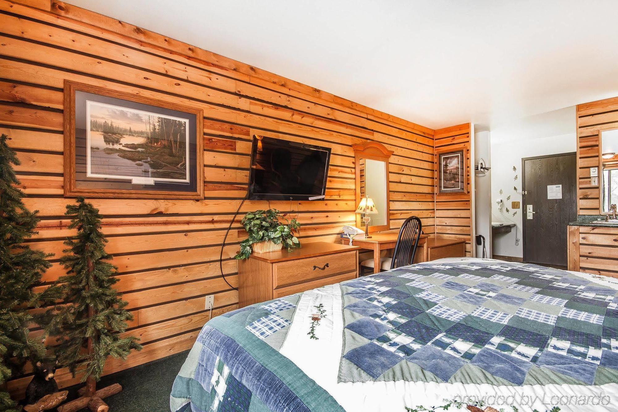 Rodeway Inn & Suites Madison East Екстериор снимка