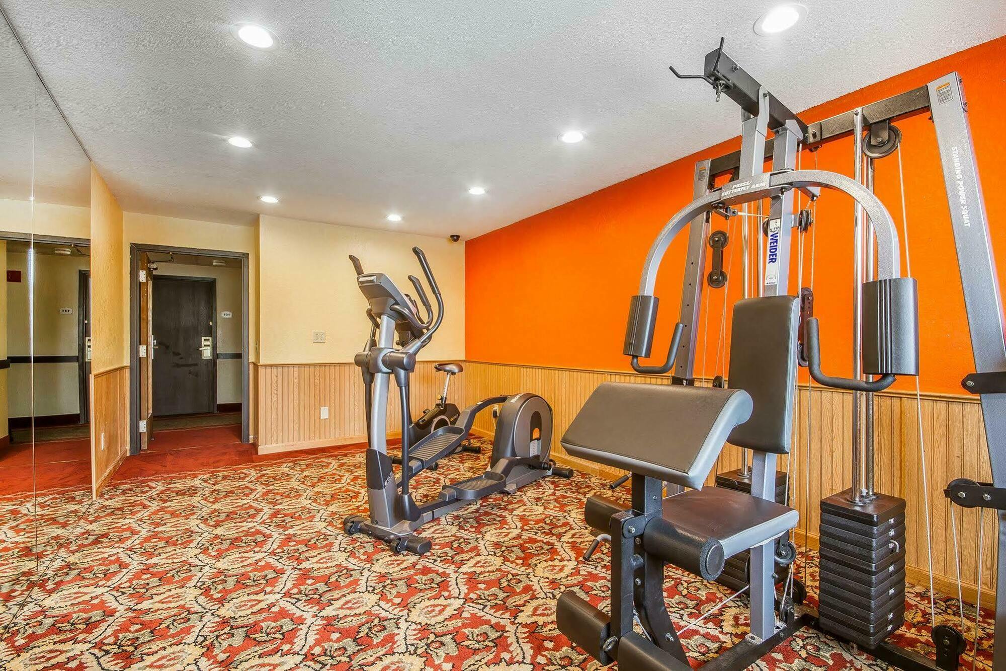 Rodeway Inn & Suites Madison East Екстериор снимка